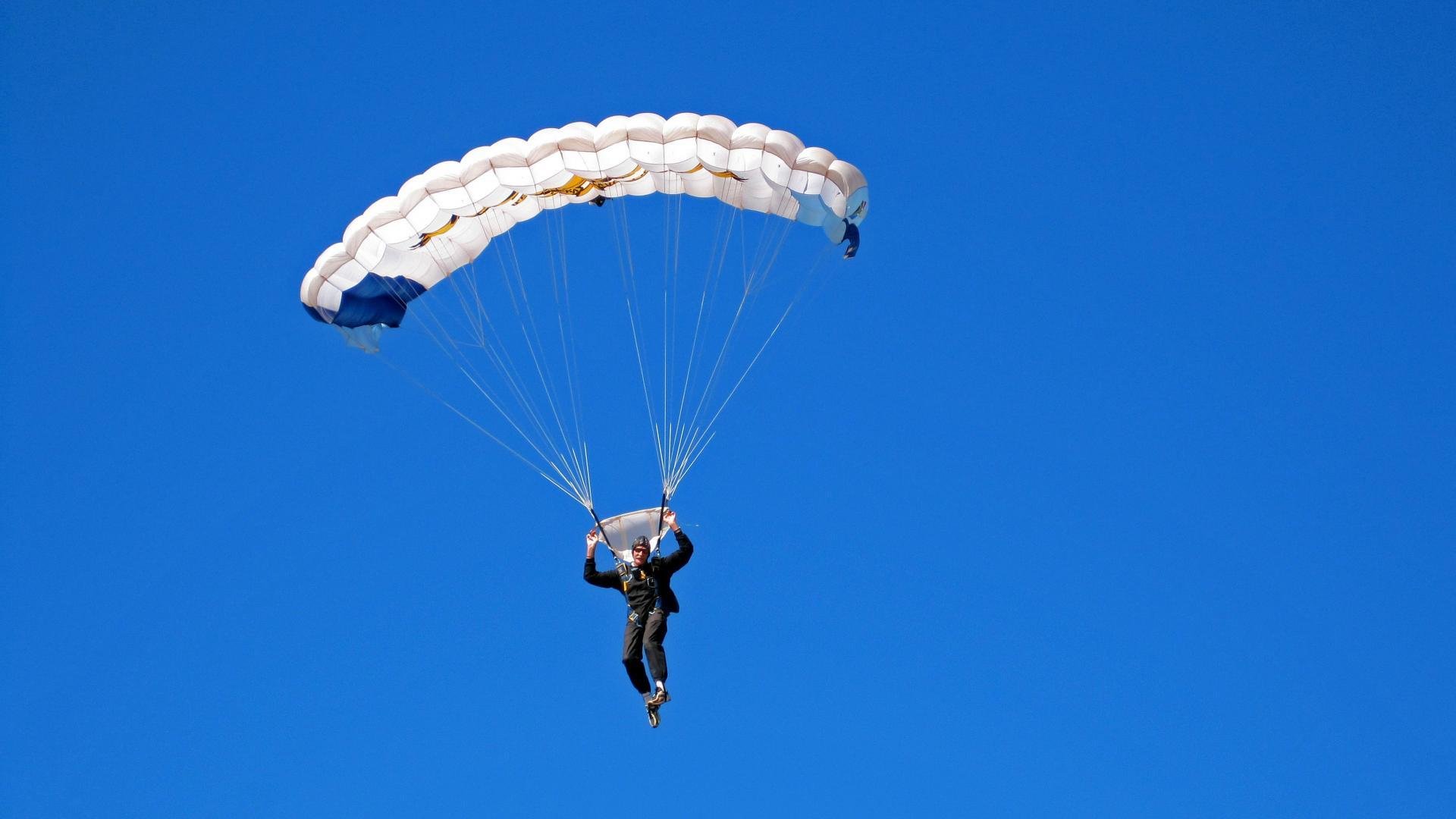 篮球运动公益广告在多地广泛投放，篮球广告宣传